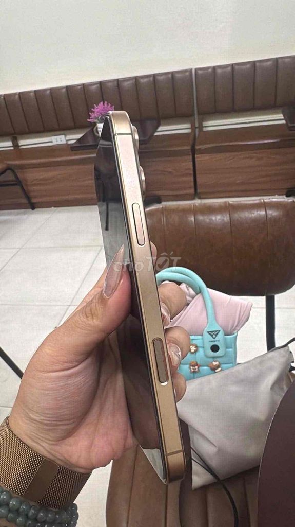 Apple iPhone 16 Pro Max 256GB Vàng. Mua bán Điện thoại tại Quận Hai Bà Trưng Hà Nội được đăng bởi huyen hình 1