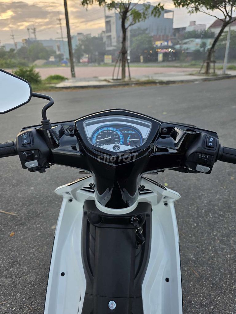 Yamaha Exciter 1S94 2010 Trắng đen vàng. Mua bán Xe máy tại Quận Cẩm Lệ Đà Nẵng được đăng bởi Ngạo Thiên hình 9