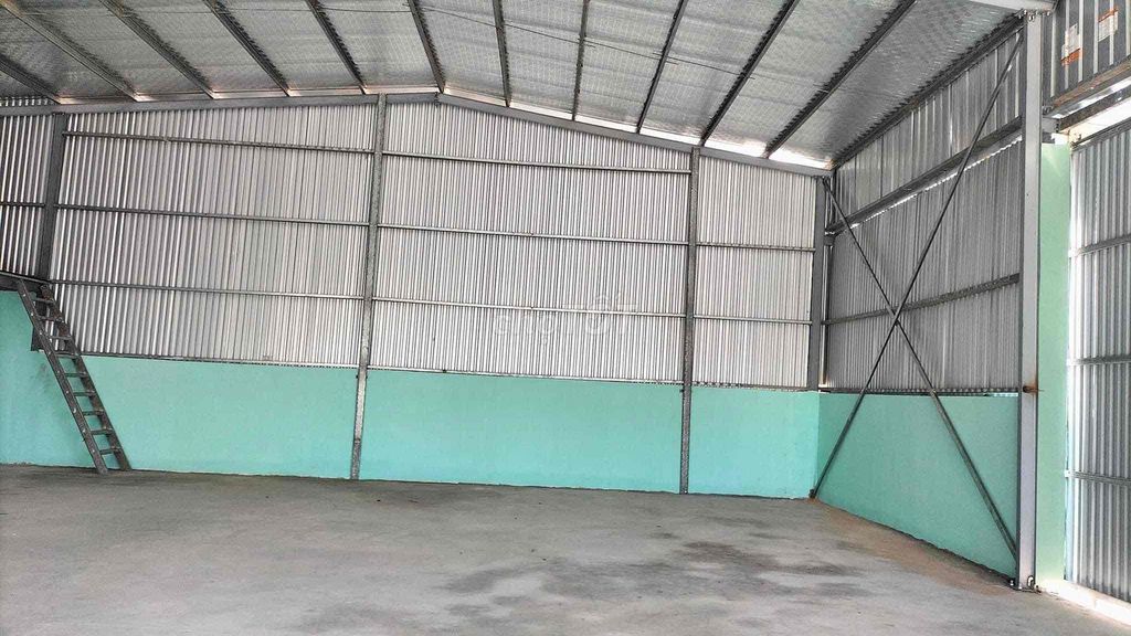 MẶT BẰNG KHO NGAY BẾN XE 330 M2