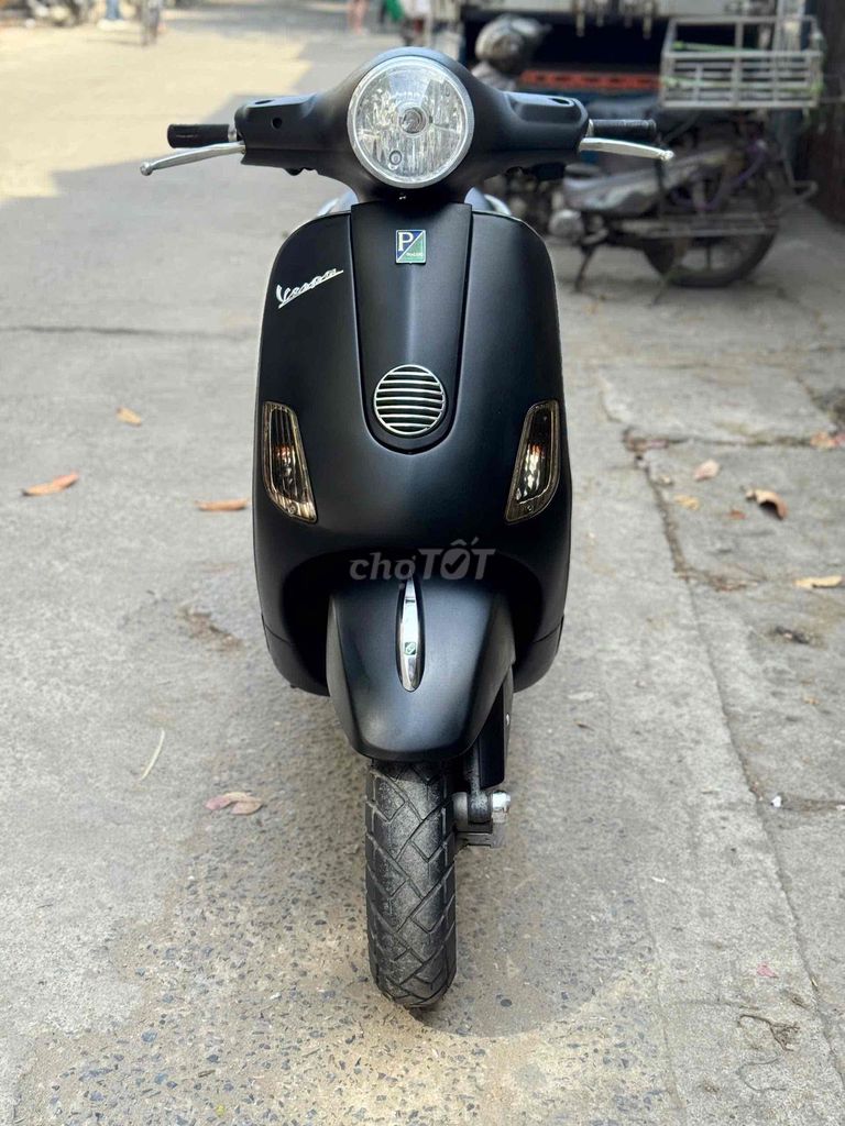 Piaggio Vespa LX 125 черный ie экономичный