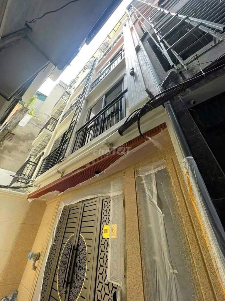 Продается квартира в центре Тхань Сюана, 123 м2 x 6 этажей, 2 миллиарда
