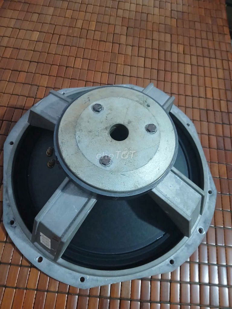 Loa bass Veavey Đen 40cm Mỹ. Mua bán Tivi, Âm thanh tại Thị xã Phú Mỹ Bà Rịa - Vũng Tàu được đăng bởi Giang Giang hình 1