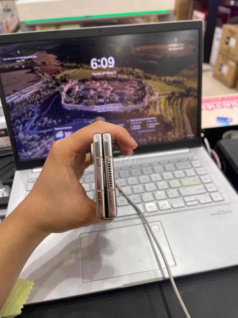 Samsung Galaxy Z Fold4 256GB Trắng. Mua bán Điện thoại tại Quận Cầu Giấy Hà Nội được đăng bởi Lan Quyết Silk hình 1