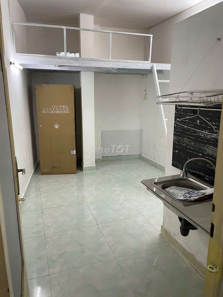 phòng cho không chung chủ, tầng trệt, máy lạnh, tolet riêng