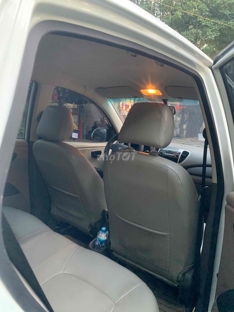 Hyundai  i10 2011 - 99300 km. Mua bán Ô tô tại Quận Hoàng Mai Hà Nội được đăng bởi Chị Diệp  hình 5