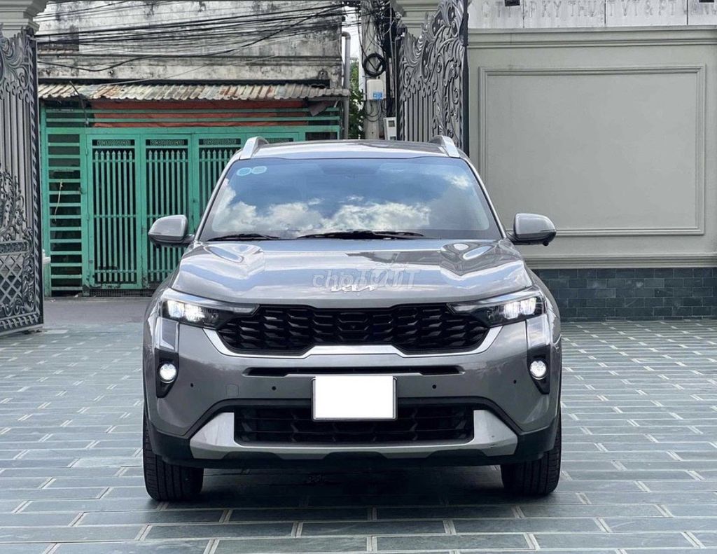 Kia Sonet 2024 1.5 AT, роскошный серый, 17000 км