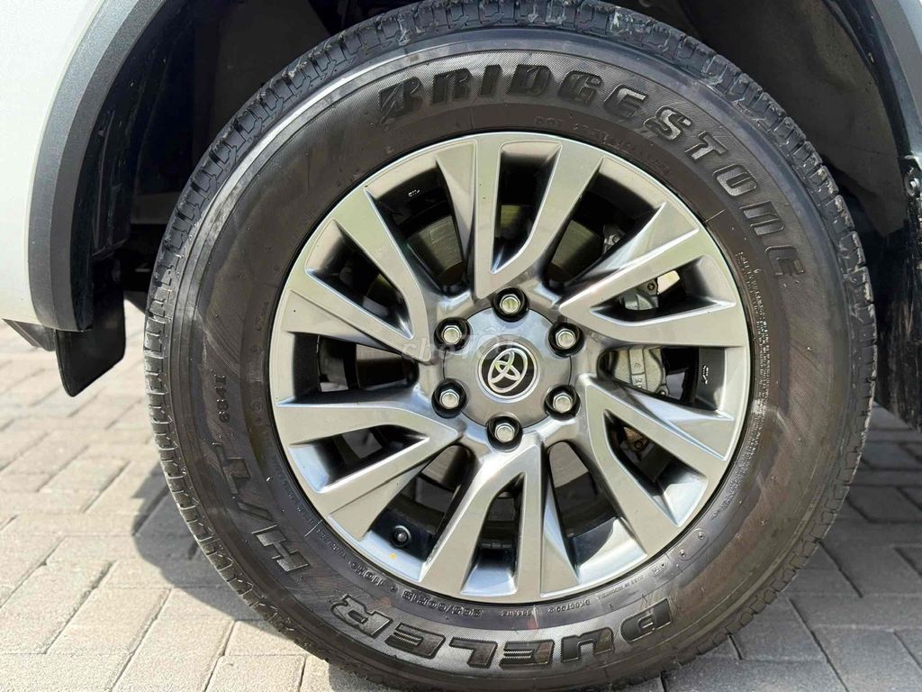 Toyota Fortuner 2.7V 2024 lướt 39.000km xe như mới. Mua bán Ô tô tại Quận 1 Tp Hồ Chí Minh được đăng bởi Nguyên hình 10