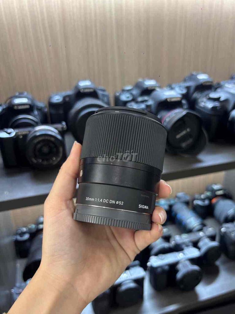 Ống kính Sigma 30mm F1.4 DC DN Sony E-mount Đen. Mua bán Máy ảnh, Máy quay tại Quận 5 Tp Hồ Chí Minh được đăng bởi Phan Thế Phong  hình 1