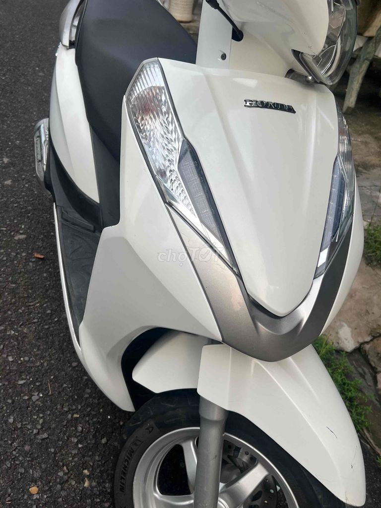 Главный владелец Honda Lead 2015, белый