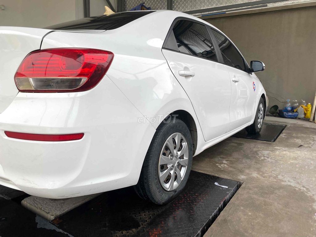 Kia Soluto 1.4 MT 2022, новый логотип