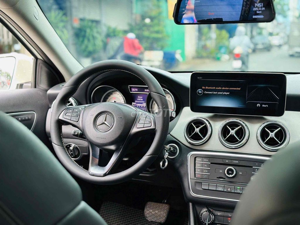 Mercedes Benz GLA 200 Model 2017. Mua bán Ô tô tại Quận 8 Tp Hồ Chí Minh được đăng bởi Hồng Phúc hình 6