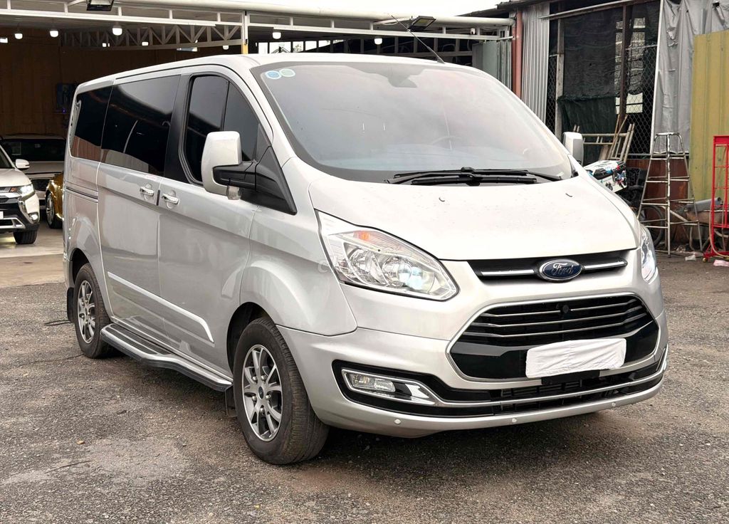 Ford Tourneo Titanium 2019 Серебристый металлик