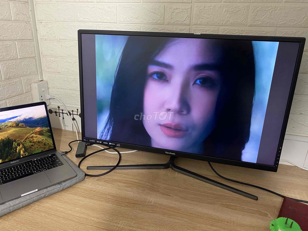 Màn hình đồ hoạ 4k 32in đẹp keng loa to