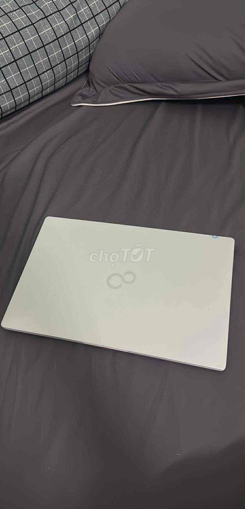 Em dư 1 Laptop Fujitsu UH-X ( 9U13A2 )