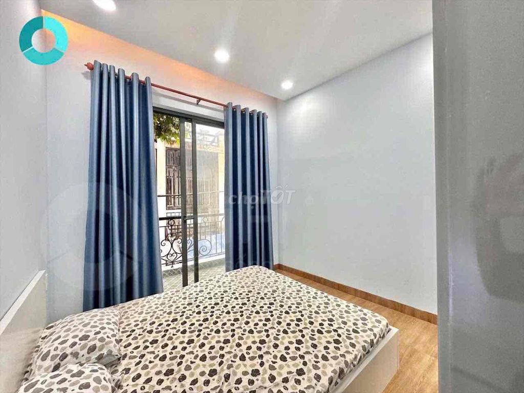 PHÒNG 30m2 Ban Công Phú Nhuân