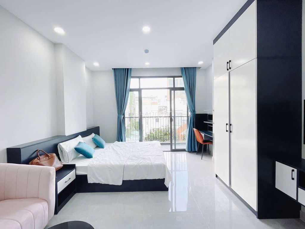 Căn hộ ban công 45m2, Full nội thất, đường Lý Chính Thắng Quận 3