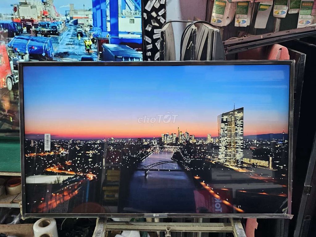 Tivi LG 4K 43 inch Giọng Nói - 43"UK6200. Đẹp 98%. Mua bán Tivi, Âm thanh tại Huyện Hóc Môn Tp Hồ Chí Minh được đăng bởi Quốc Vinh hình 1