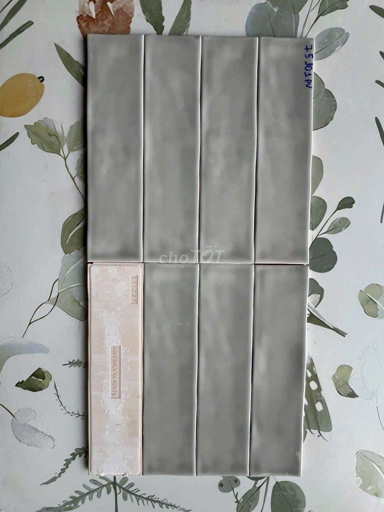 Gạch Thẻ Bóng Màu Xám 75x300 mm Thanh Lý