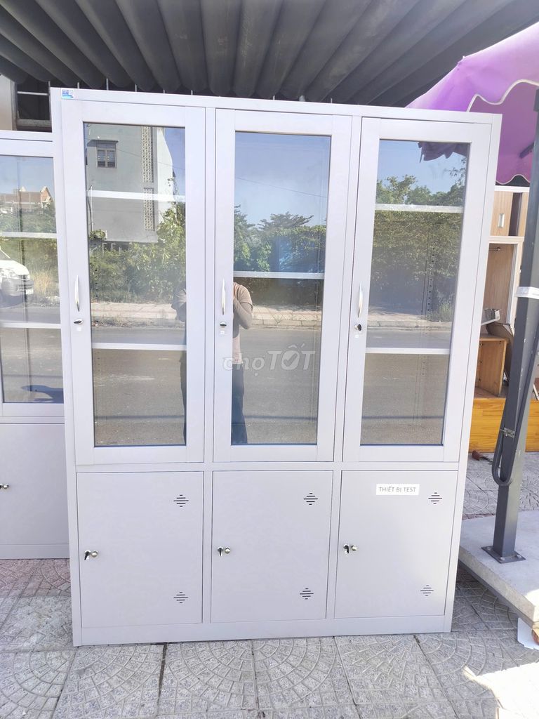 Tủ hồ sơ Hòa Phát Kim loại Kính Xám. Mua bán Đồ dùng văn phòng tại Quận Ngũ Hành Sơn Đà Nẵng được đăng bởi Đồ Cũ TTpro hình 1