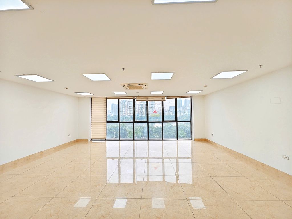Cho thuê sàn văn phòng Khuất Duy Tiến 100m2 14tr view hồ điều hòa