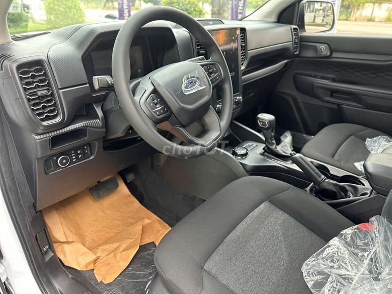 Ford Ranger XLS 4X4 2026 Tự động 6 cấp Trắng