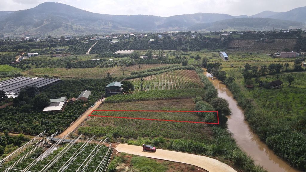 631m2 Đất nghỉ dưỡng Ven Đà Lạt, có suối tại đất, gần chợ, trường, bv