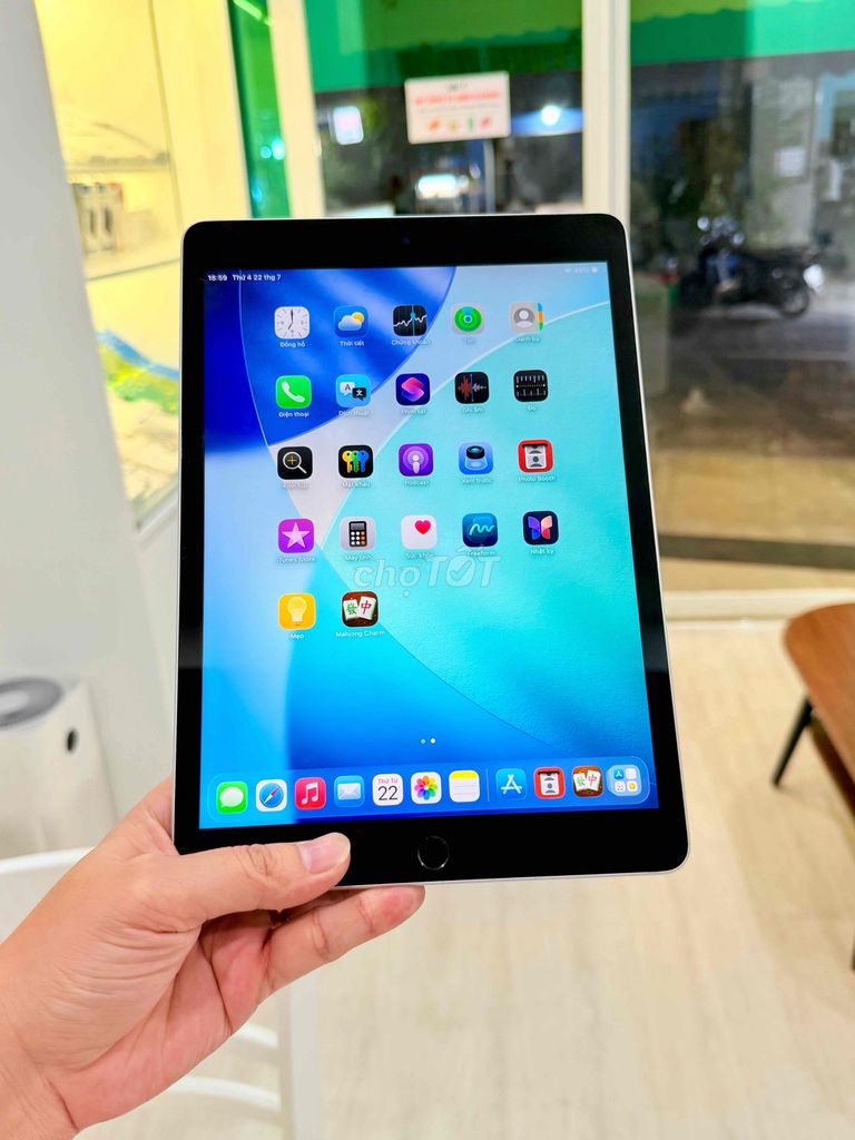 ipad Gen 9 64G Wifi Zin đẹp full kèm đủ phụ kiện. Mua bán Máy tính bảng tại Thành phố Thủ Đức Tp Hồ Chí Minh được đăng bởi Điện Thoại Tốt giá sinh viên  hình 1