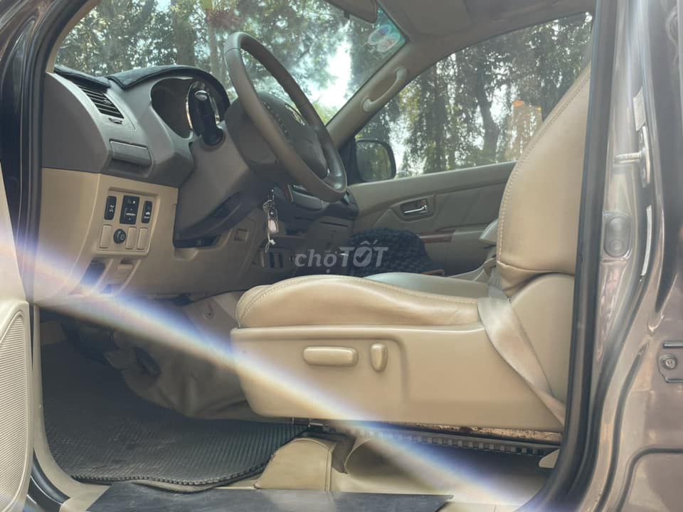 Toyota Fortuner V 2012 số tự động 2 cầu. Mua bán Ô tô tại Quận 12 Tp Hồ Chí Minh được đăng bởi Xuân Trường hình 4