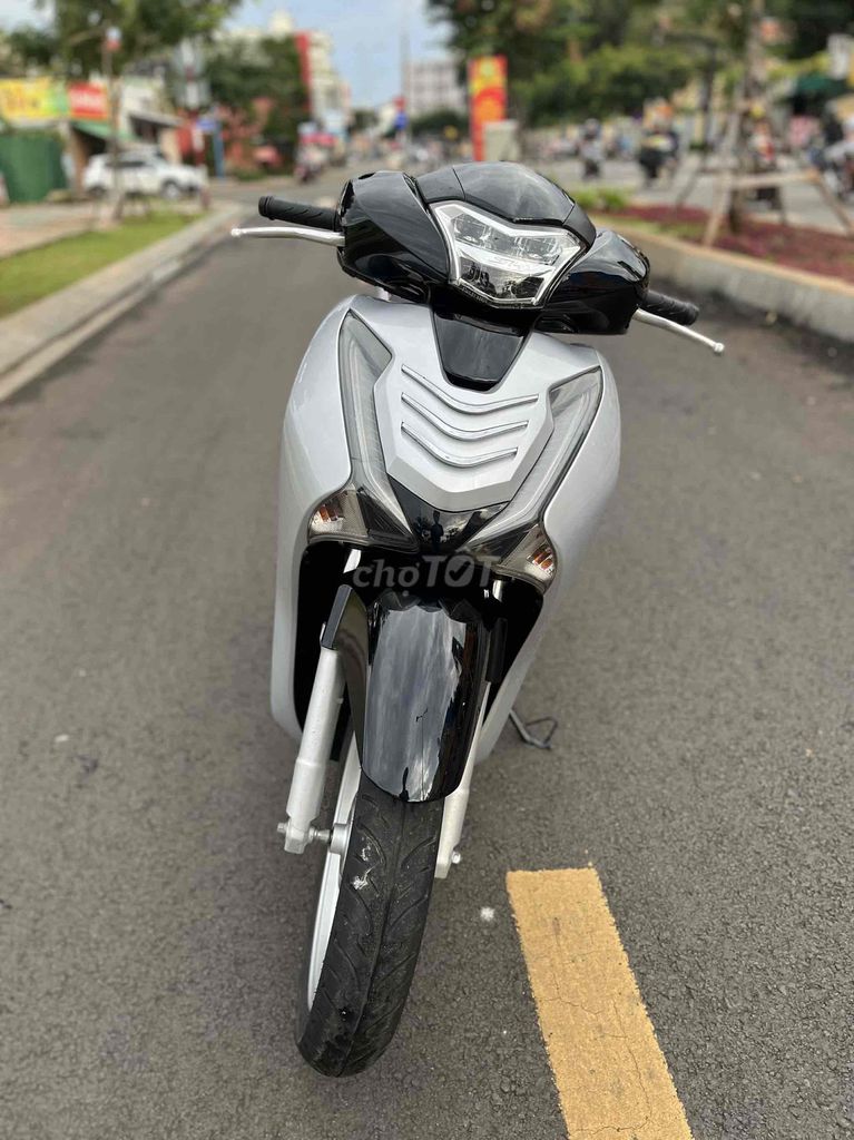 ✔️ Sh125i dk2018 máy móc nguyên Zin ko lỗi .. Mua bán Xe máy tại Thành phố Long Khánh Đồng Nai được đăng bởi Duy Linh Xe Máy Chợ Long Khánh  hình 1