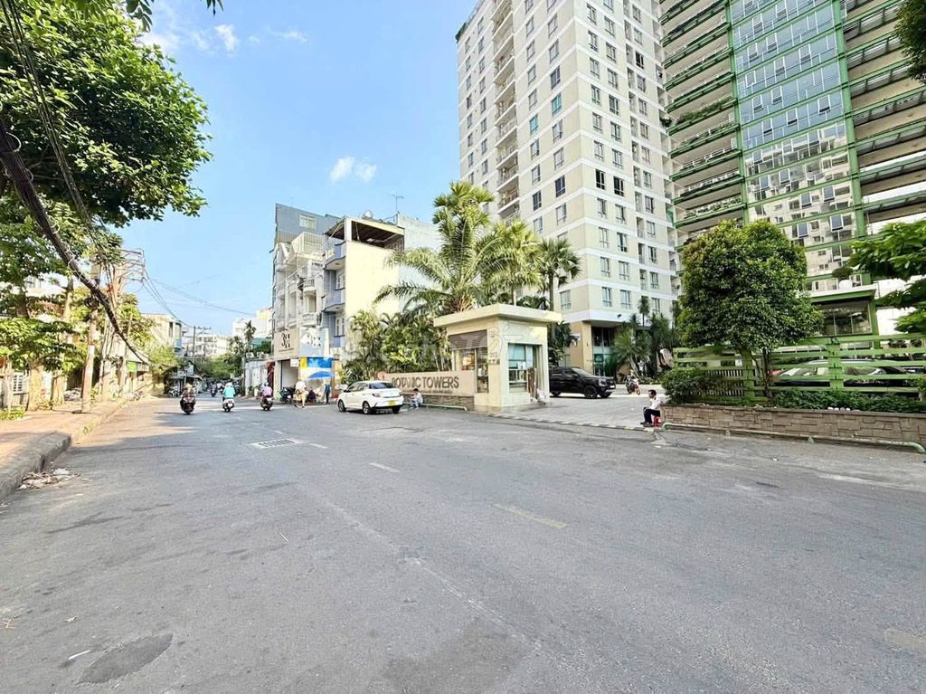Nhà mặt tiền Phú Nhuận kinh doanh sầm uất, gần CC Botanic
