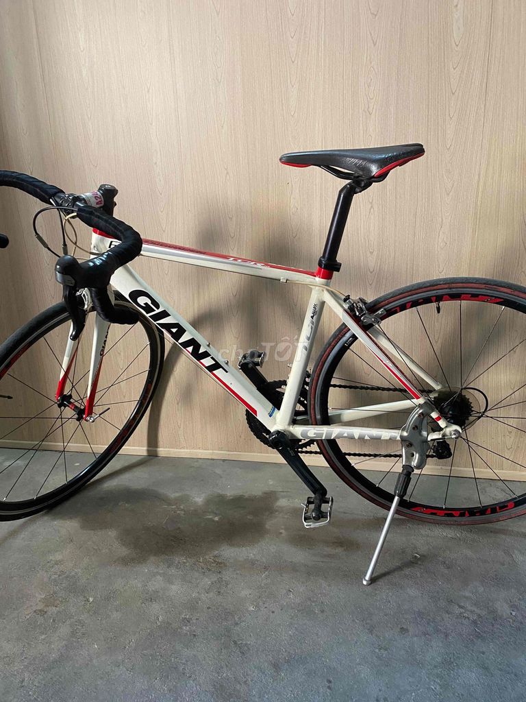 Xe đạp đua Giant TCR khung sườn nhẹ. Mua bán Xe đạp tại Huyện Thuỷ Nguyên Hải Phòng được đăng bởi Thành Đoàn hình 3