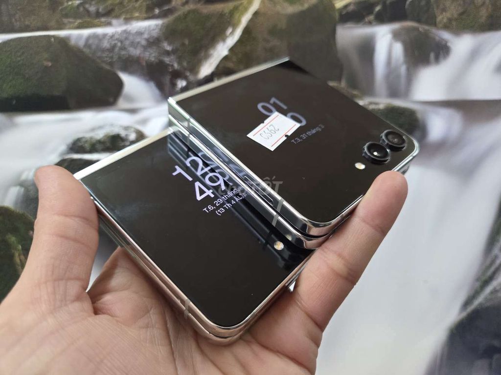 Samsung Galaxy Z Flip 5 5G 2 Sim Thanh lý Rẻ . Mua bán Điện thoại tại Quận 5 Tp Hồ Chí Minh được đăng bởi Androidgiare hình 1