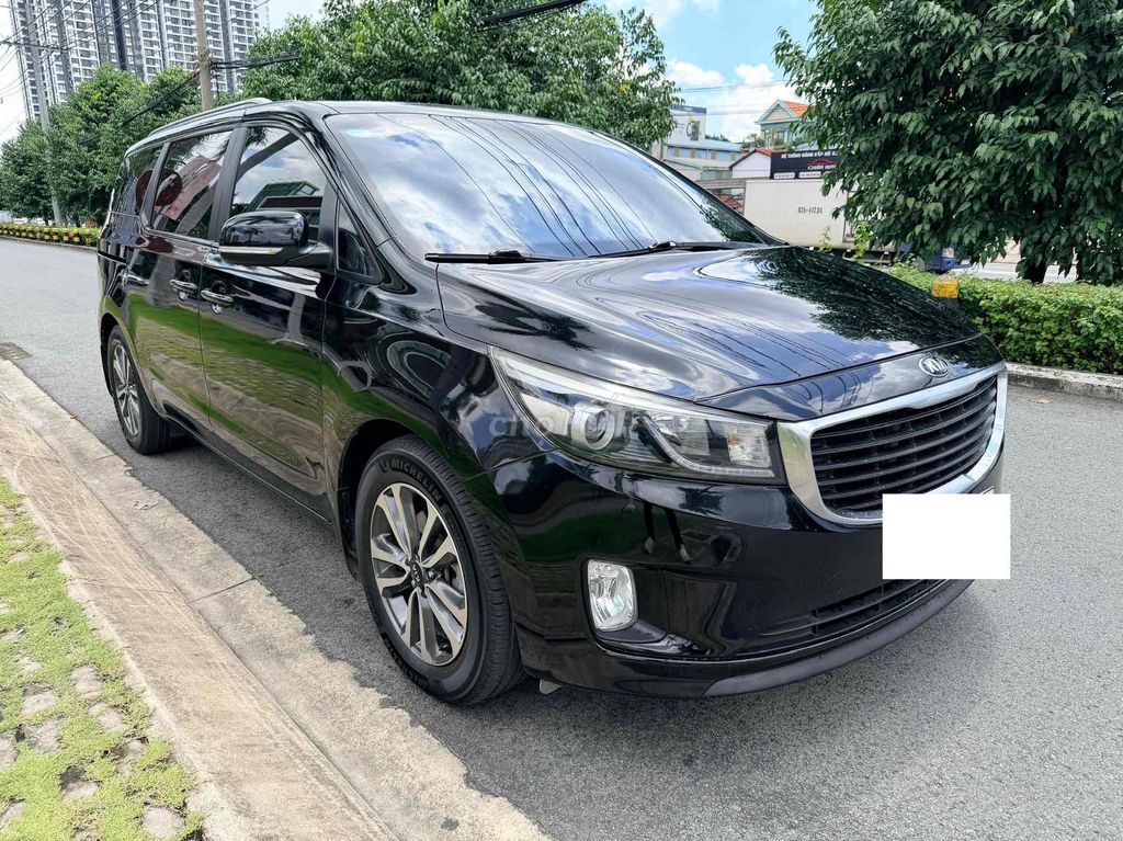 KIA Sedona 2.2L DAT 2016 Черная Автомат В отличном состоянии