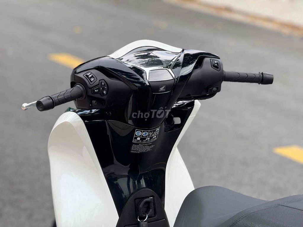 SH 160i ABS 2024 LƯỚT TRẮNG ĐEN. Mua bán Xe máy tại Thành phố Thủ Đức Tp Hồ Chí Minh được đăng bởi Vũ Vũ hình 16