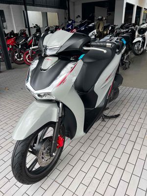 Sh 160 ABS 2024 xám xi măng như mới.. Mua bán Xe máy tại Quận Ô Môn Cần Thơ được đăng bởi Trần Tùng