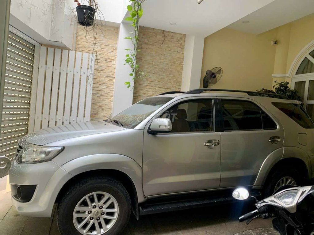Gia đình cần bán xe Toyota Fortuner bản V cao cấp. Mua bán Ô tô tại Quận Gò Vấp Tp Hồ Chí Minh được đăng bởi Tô Lâm hình 1