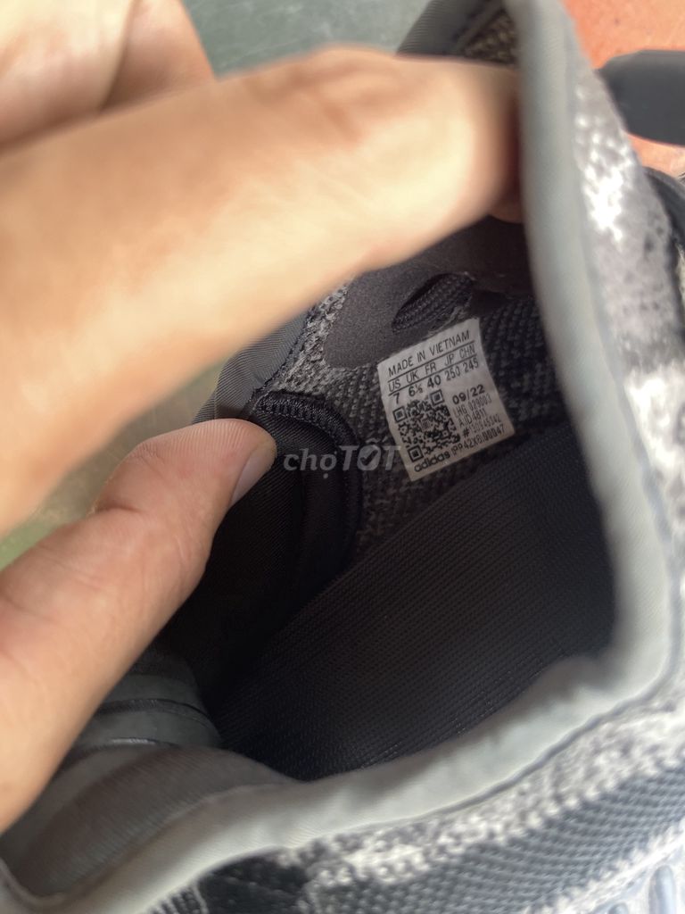 Giày thể thao Adidas Yeezy Boost 350 V2 Xám US 7. Mua bán Giày dép tại Thành phố Thuận An Bình Dương được đăng bởi Nguyên Chí hình 1