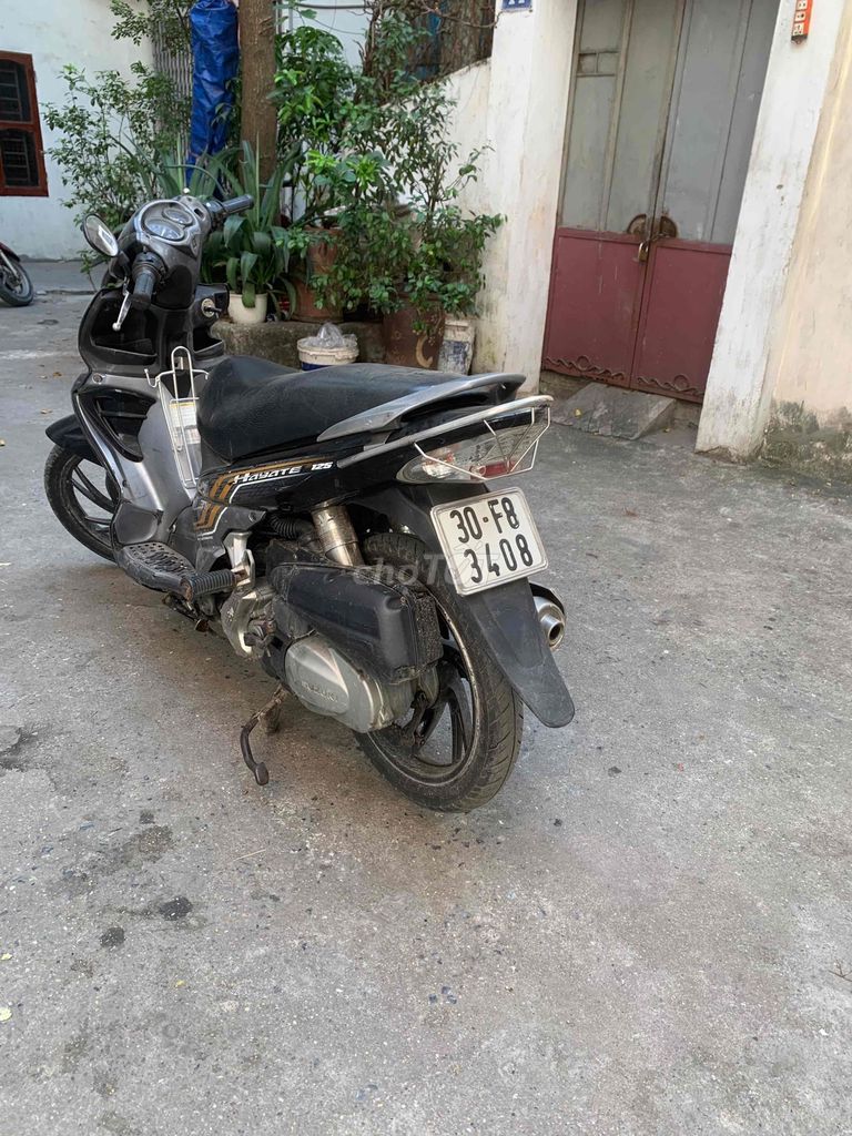 Xe Suzuki Hayate 125cc màu đen. Mua bán Xe máy tại Quận Hai Bà Trưng Hà Nội được đăng bởi Nguyễn Đức Quang hình 2