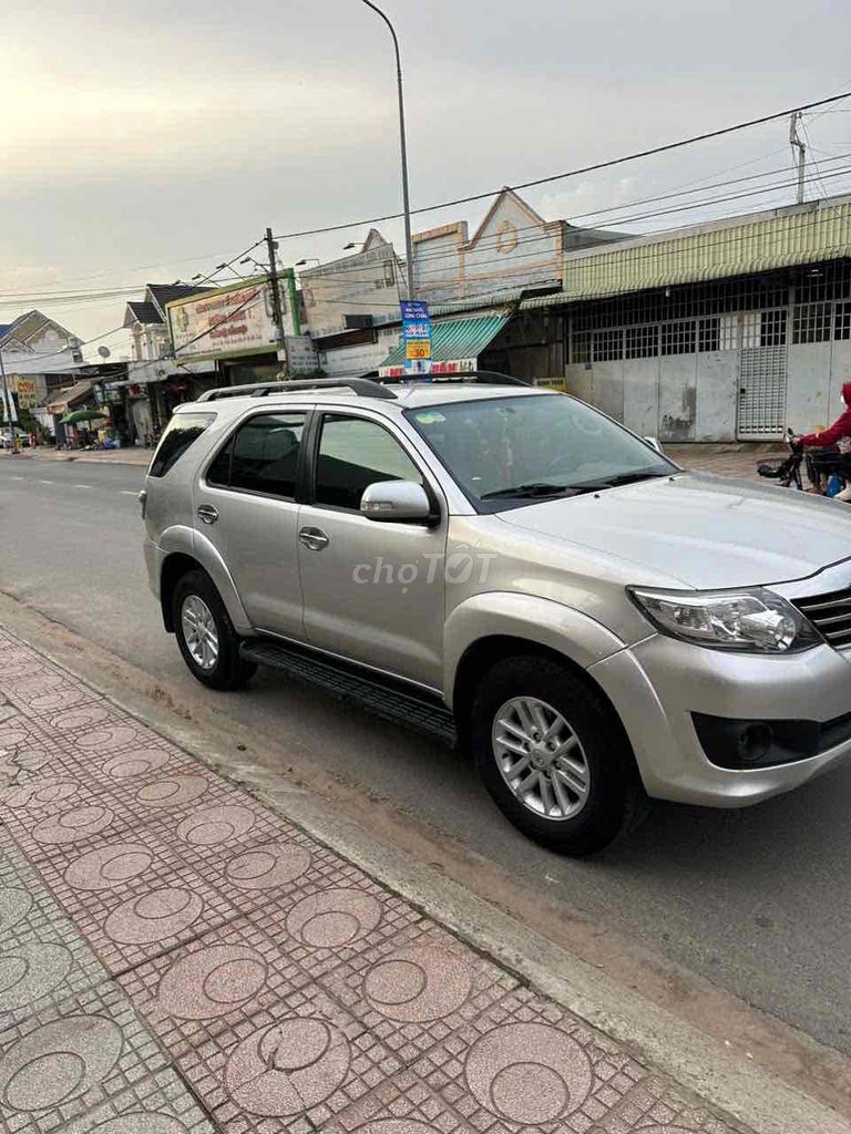 Toyota Fortuner 2013 2.7V mới xuất sắc giá cực rẻ. Mua bán Ô tô tại Thành phố Thuận An Bình Dương được đăng bởi Tuan Minh hình 4