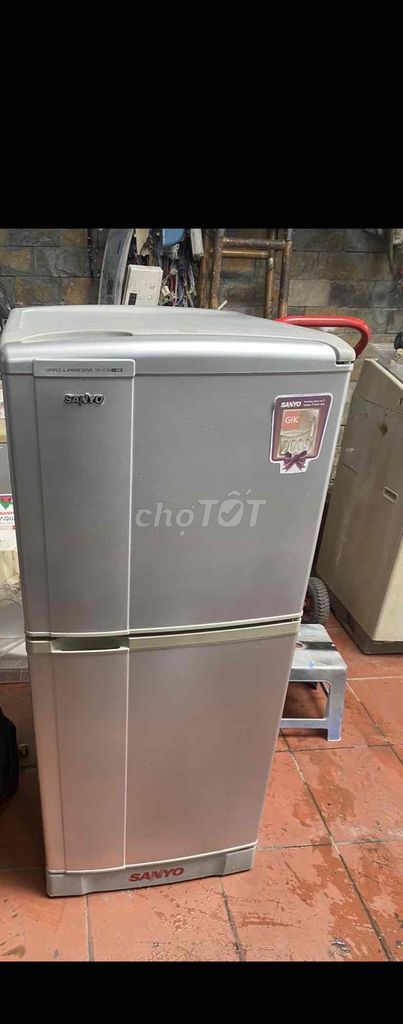 tủ lạnh sanyo chạy tốt có ship đời mới