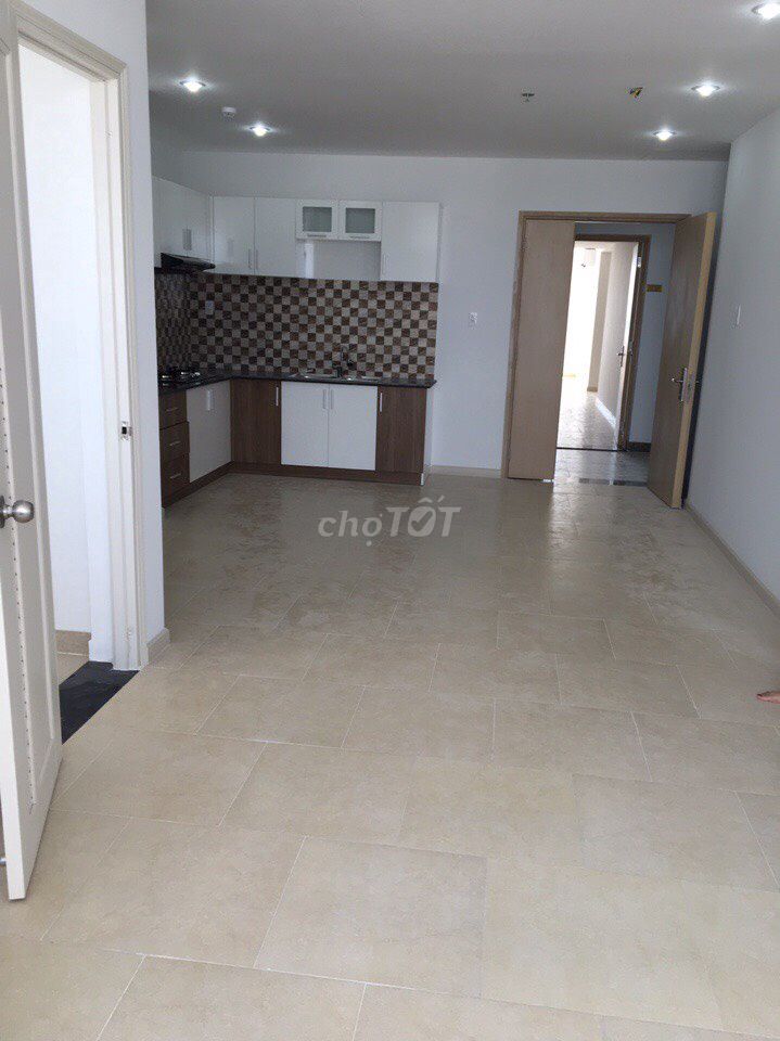 Аренда квартиры в жилом комплексе Бинь Тхой (округ 11) - 78м², 3 спальни