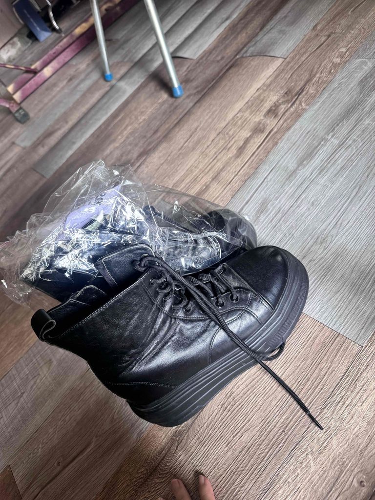 Giày boot nữ da thật đen size 37-37.5. Mua bán Giày dép tại Huyện Chơn Thành Bình Phước được đăng bởi Nguyên hình 1