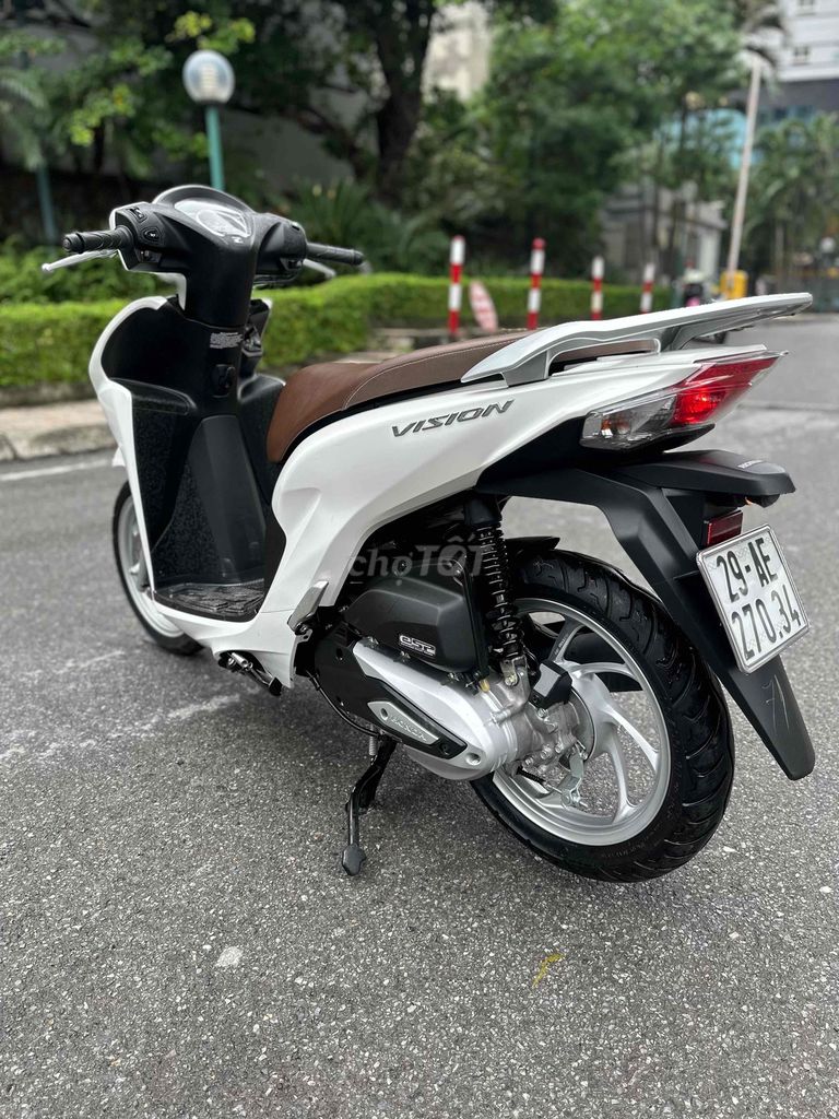 Honda Vision 2025!! chính chủ / như xe dắt hãng. Mua bán Xe máy tại Quận Hoàng Mai Hà Nội được đăng bởi Xe Máy Quân Oanh  hình 4