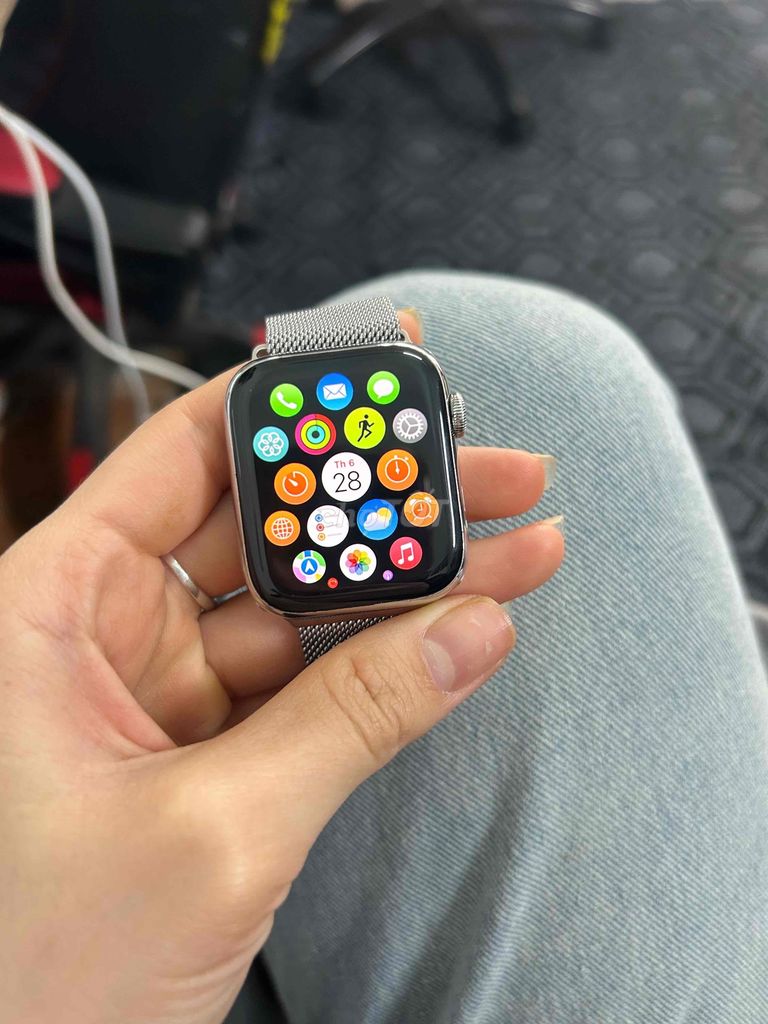 Apple watch  series 4 44mm   - bản thép trắng đẹp