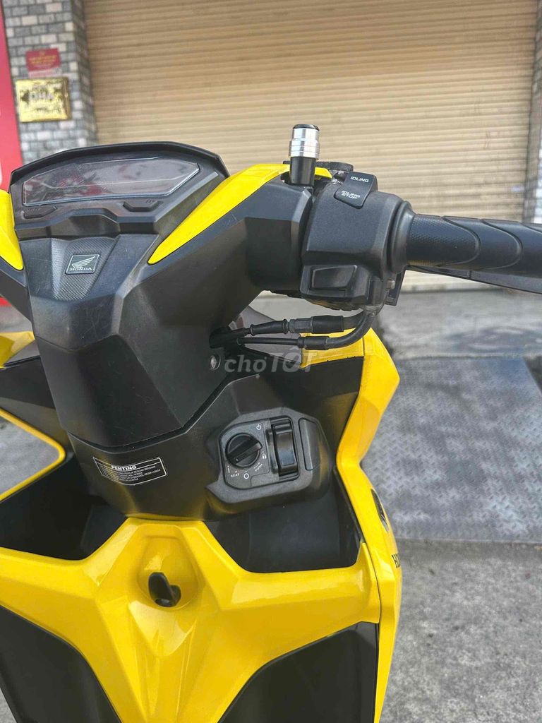Honda Vario 150 2019 màu Vàng. Mua bán Xe máy tại Thành phố Thuận An Bình Dương được đăng bởi Xe Máy Cũ Bình Dương hình 4