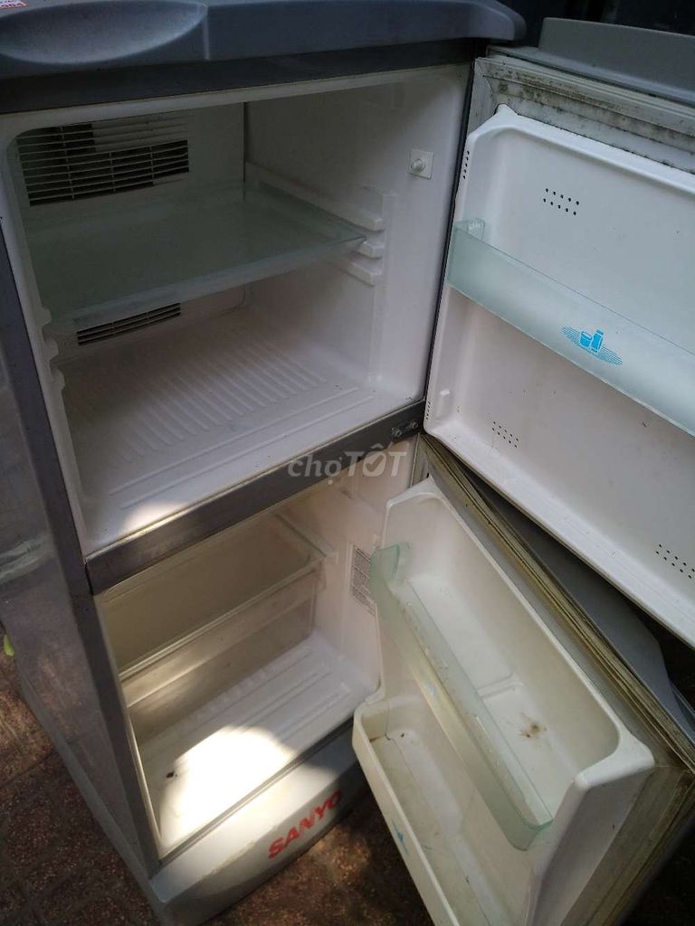 0344086023 - Tủ lạnh Sanyo không đóng tuyết, đang xài tốt