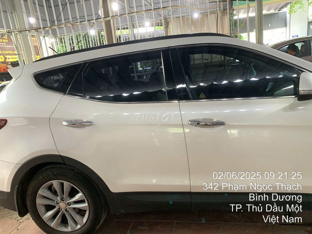 Hyundai Santa Fe 2016 2.4L 4WD - 156658 km. Mua bán Ô tô tại Thành phố Thủ Dầu Một Bình Dương được đăng bởi PHONG PHU CONG TY hình 4