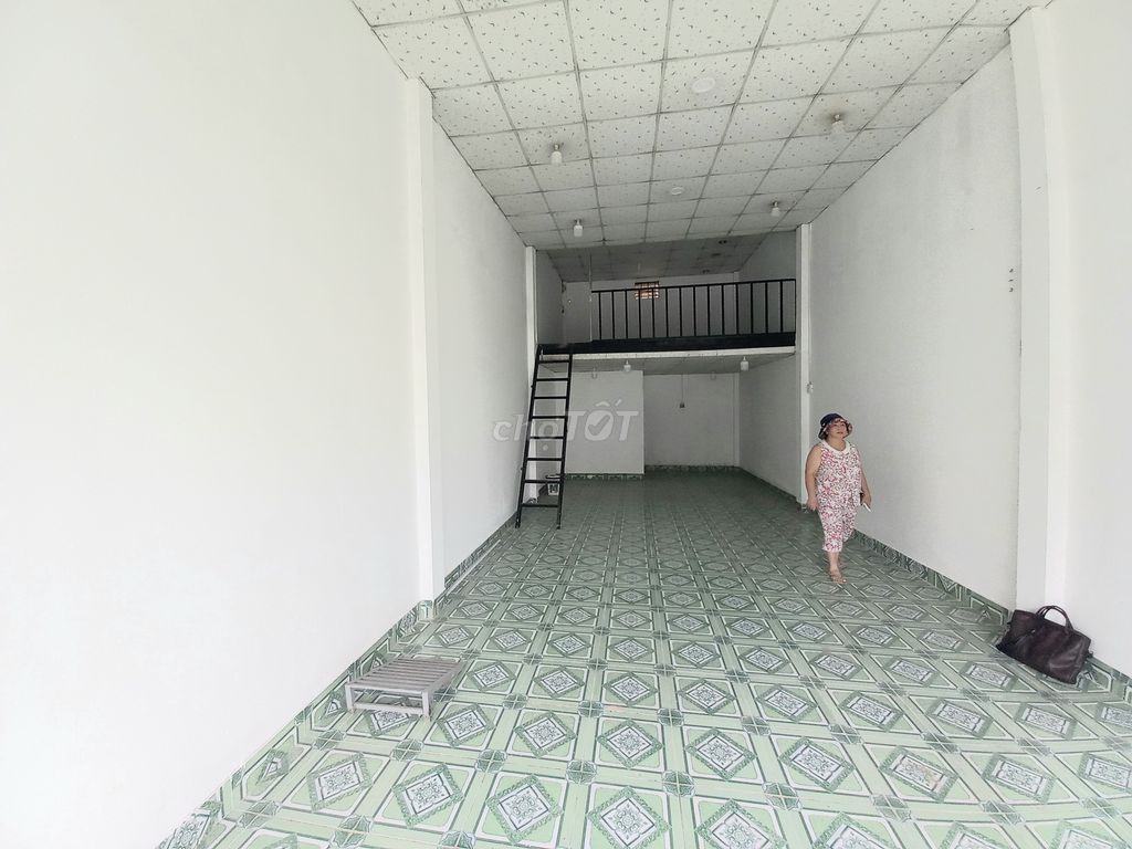 Mặt bằng có gác lửng mặt tiền nhộn nhịp đường Nguyễn Duy Trinh, Quận 2