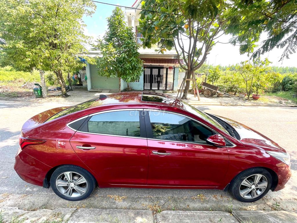 Специальное предложение Hyundai Accent 2018, красный, 45 000 км