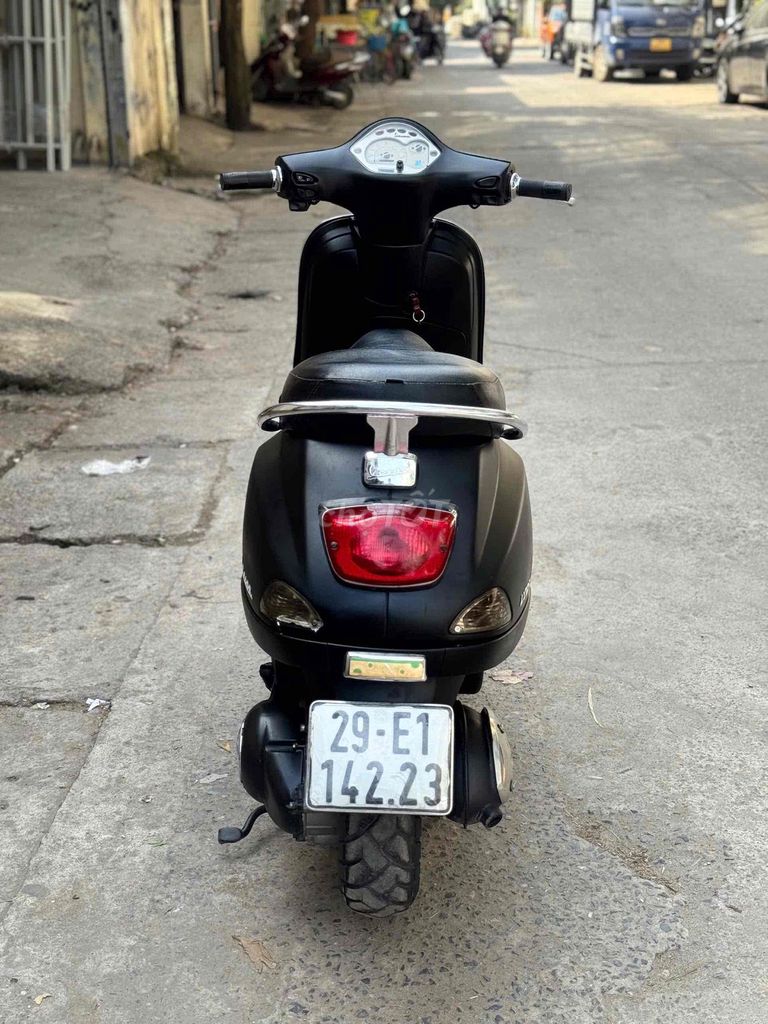 Piaggio Vespa LX 125 черный ie экономичный